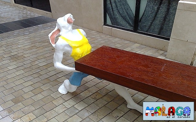 Esculturas a escasos metros de la calle Larios